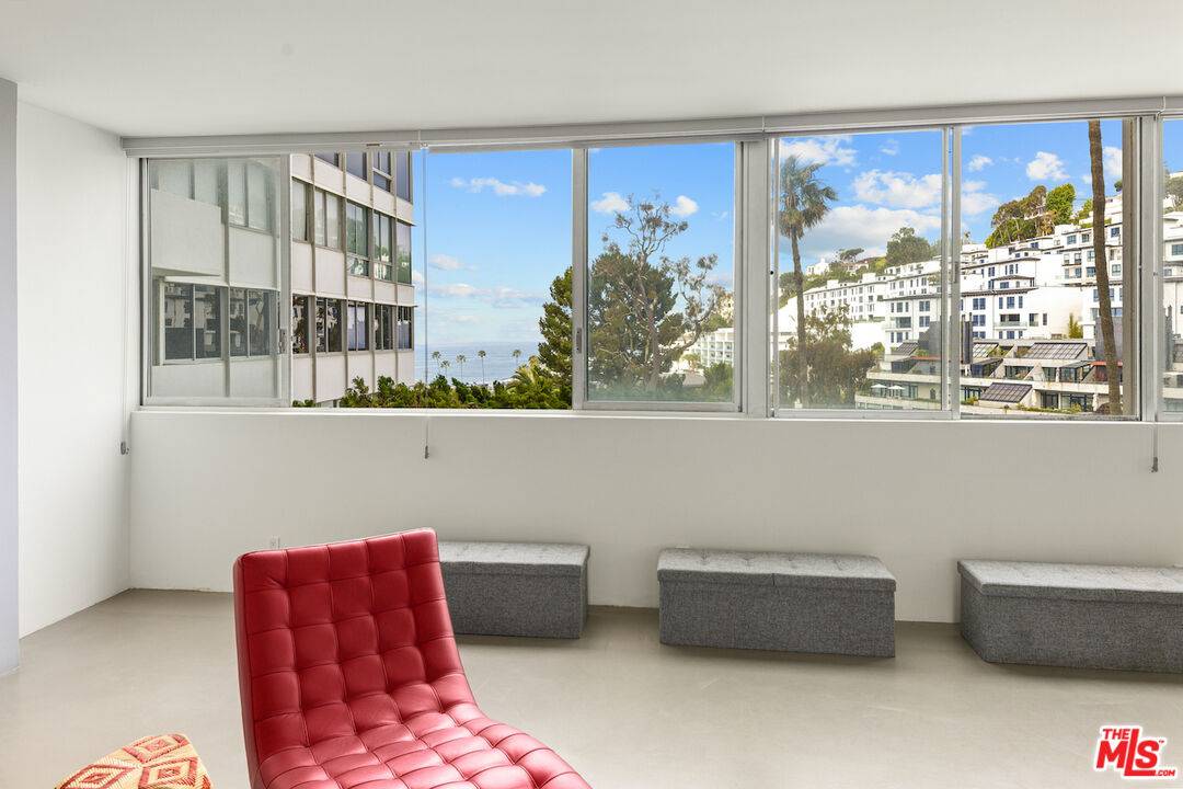 Pacific Palisades, CA 90272,17352 W Sunset Blvd #106