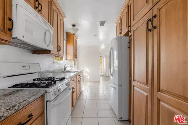 Tarzana, CA 91335,19649 Friar