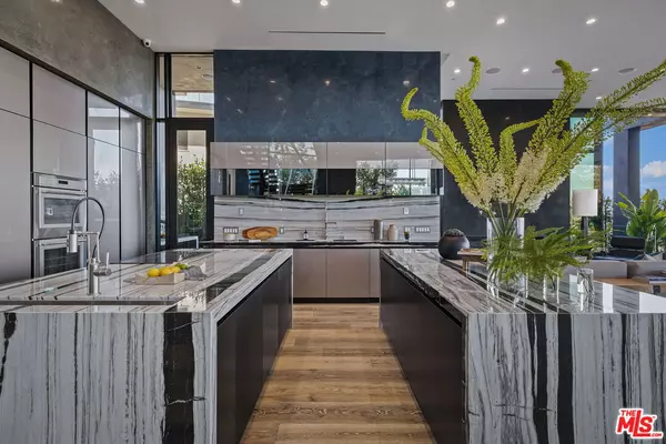 Los Angeles, CA 90077,2304 Donella Cir