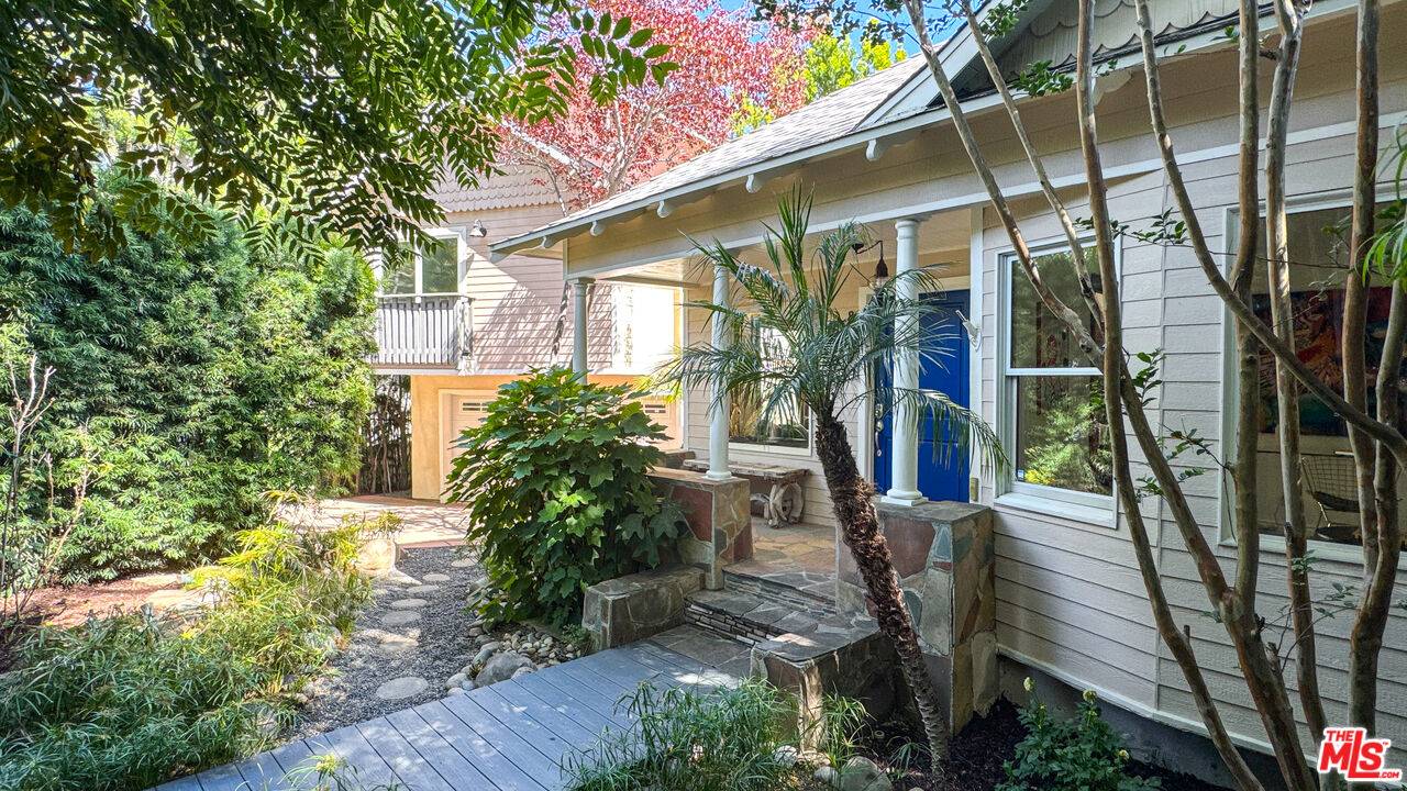West Hollywood, CA 90069,8914 Cynthia St