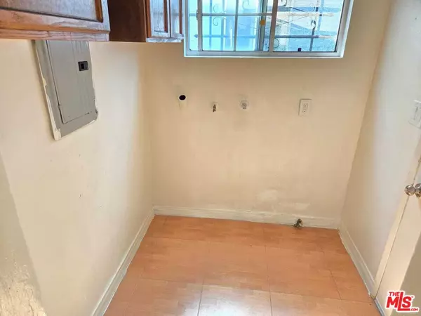 Los Angeles, CA 90047,1413 W 99th St