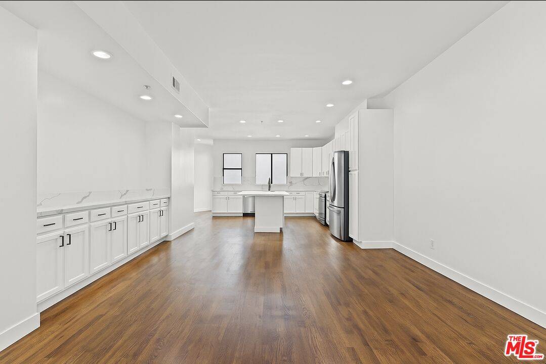 Los Angeles, CA 90068,2646 Rinconia Dr