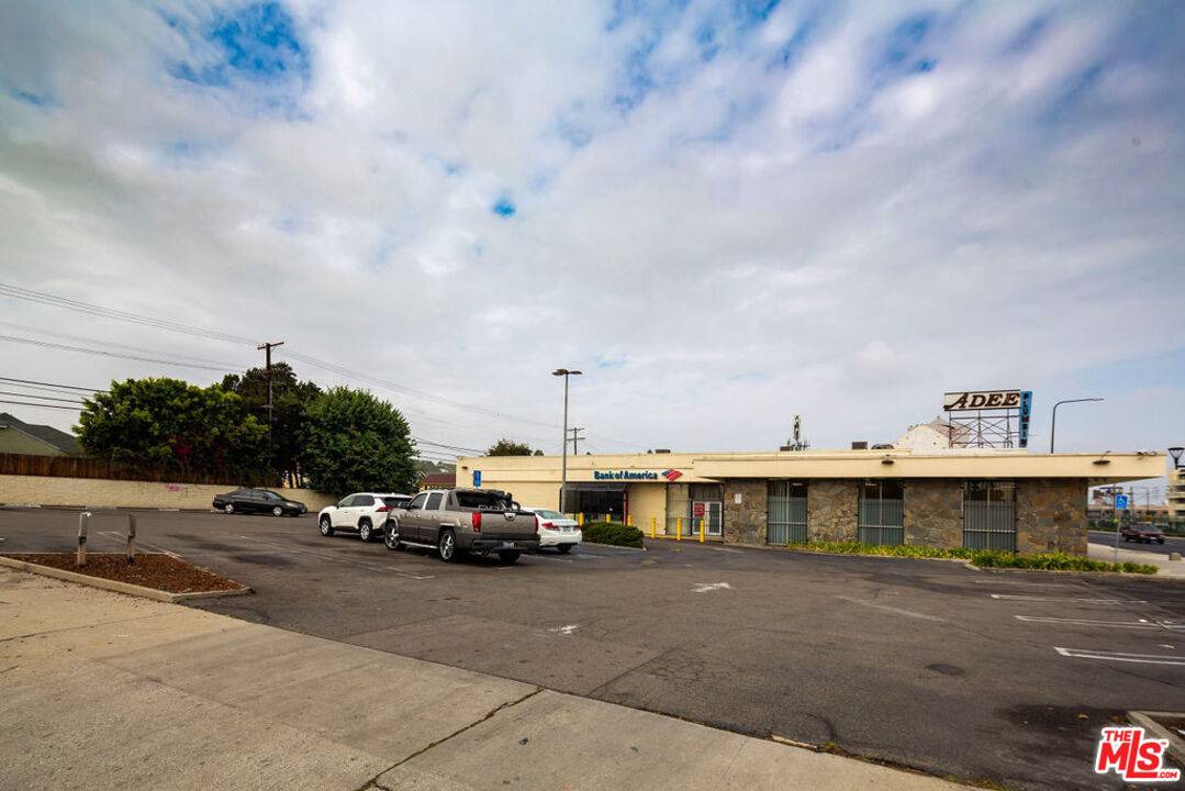 Los Angeles, CA 90043,5471 Crenshaw Blvd