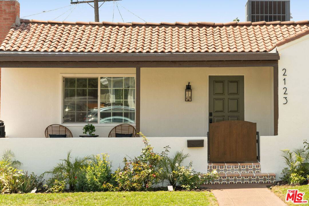Los Angeles, CA 90016,2123 S Harcourt Ave