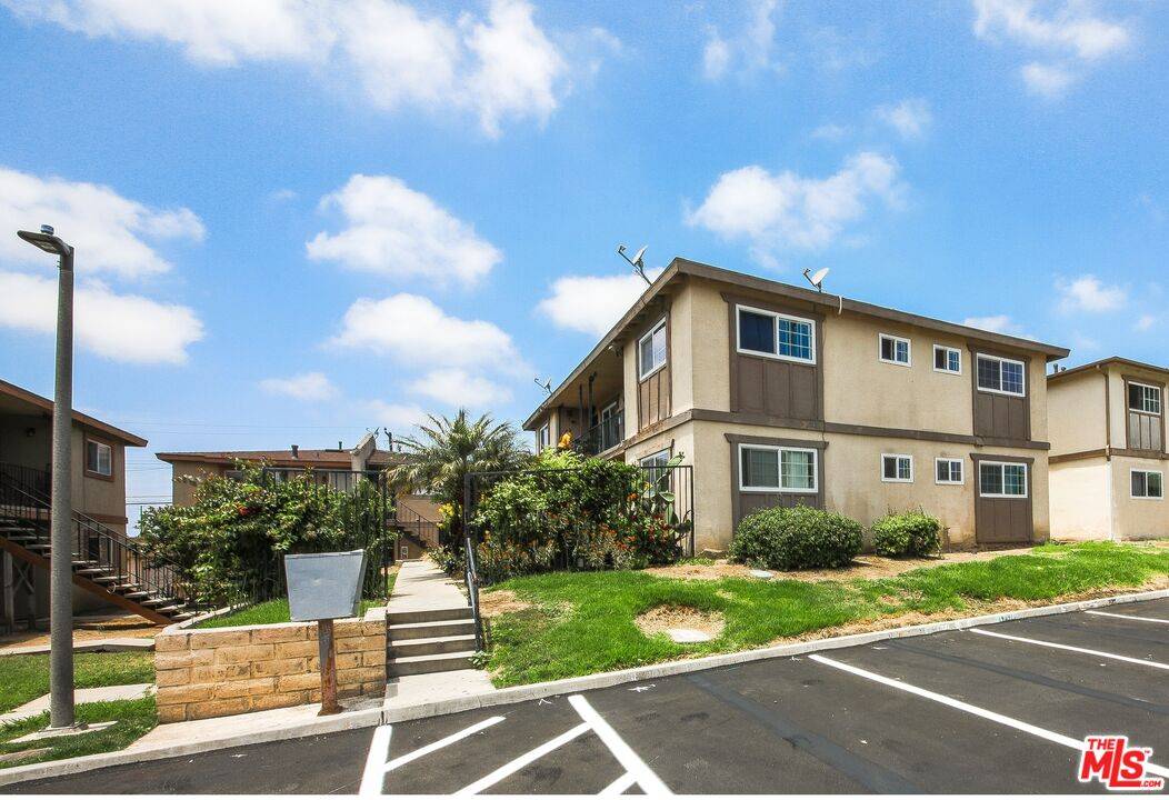 17431 Koledo Ln, Huntington Beach, CA 92647