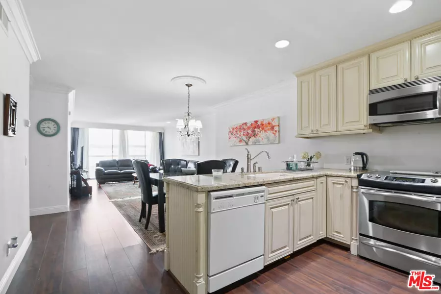 10751 Wilshire Blvd #906, Los Angeles, CA 90024