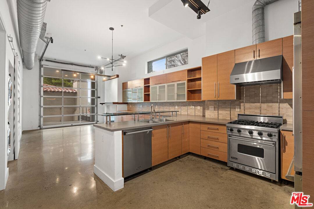 West Hollywood, CA 90069,1152 N La Cienega Blvd #101