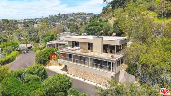 966 Bluegrass Ln, Los Angeles, CA 90049