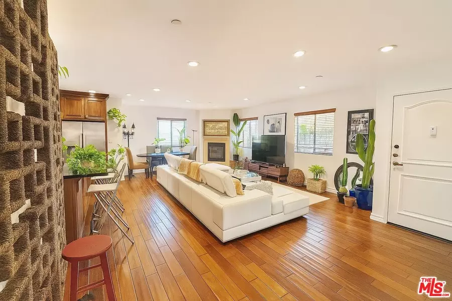 1146 HACIENDA PL #8, West Hollywood, CA 90069