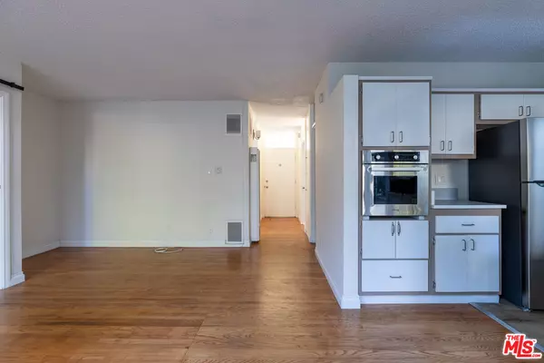 Los Angeles, CA 90034,11131 ROSE AVE #17