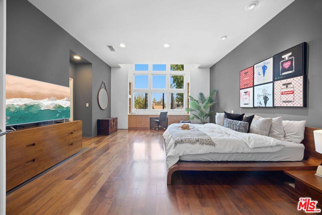 4255 Saint Clair Ave, Studio City, CA 91604