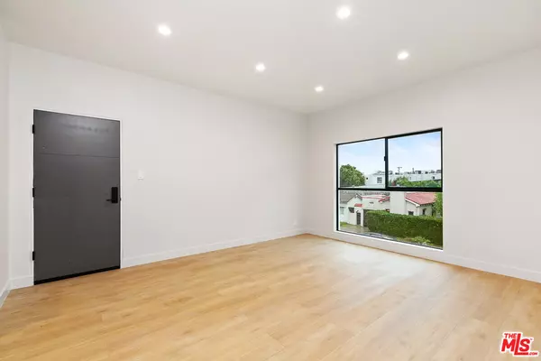 7229 Willoughby Ave #17, Los Angeles, CA 90046