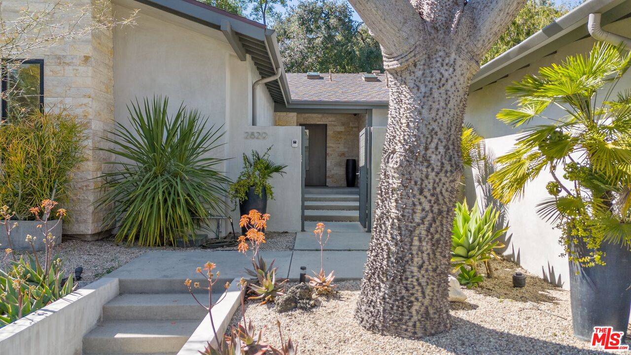 Los Angeles, CA 90046,2829 Westbrook Ave