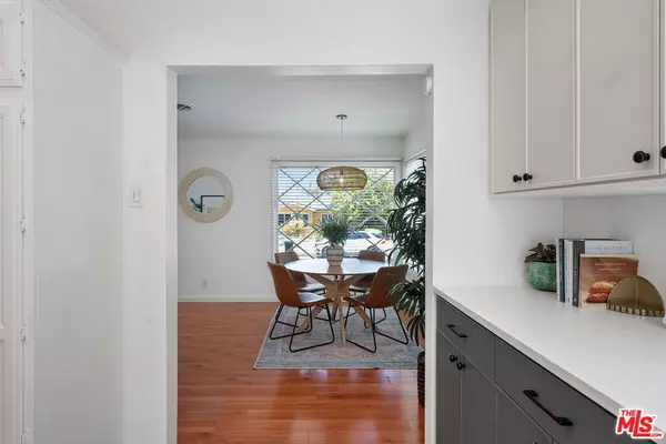 Woodland Hills, CA 91364,21228 Martinez St