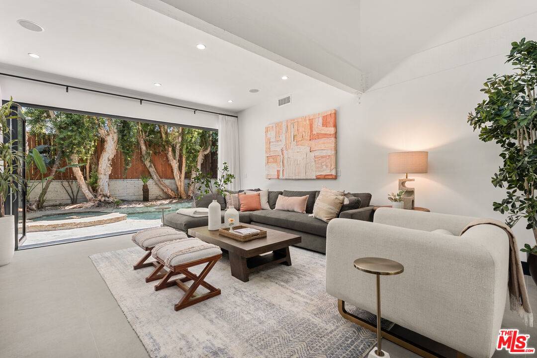 Studio City, CA 91604,4034 Denny Ave