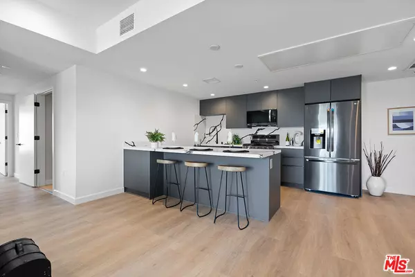 Los Angeles, CA 90010,321 S Oxford Ave #305