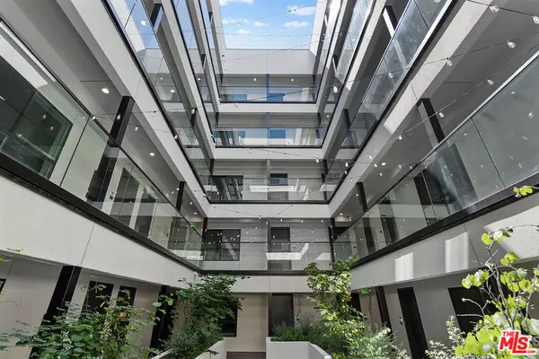 321 S Oxford Ave #305, Los Angeles, CA 90010