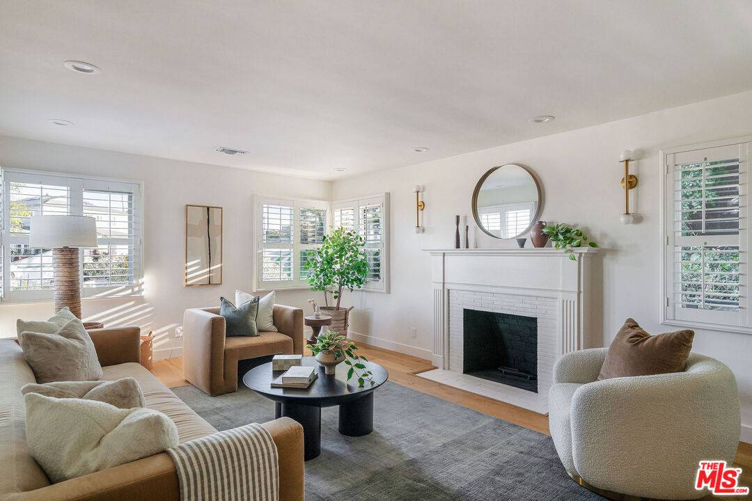 4405 Springdale Dr, Los Angeles, CA 90043