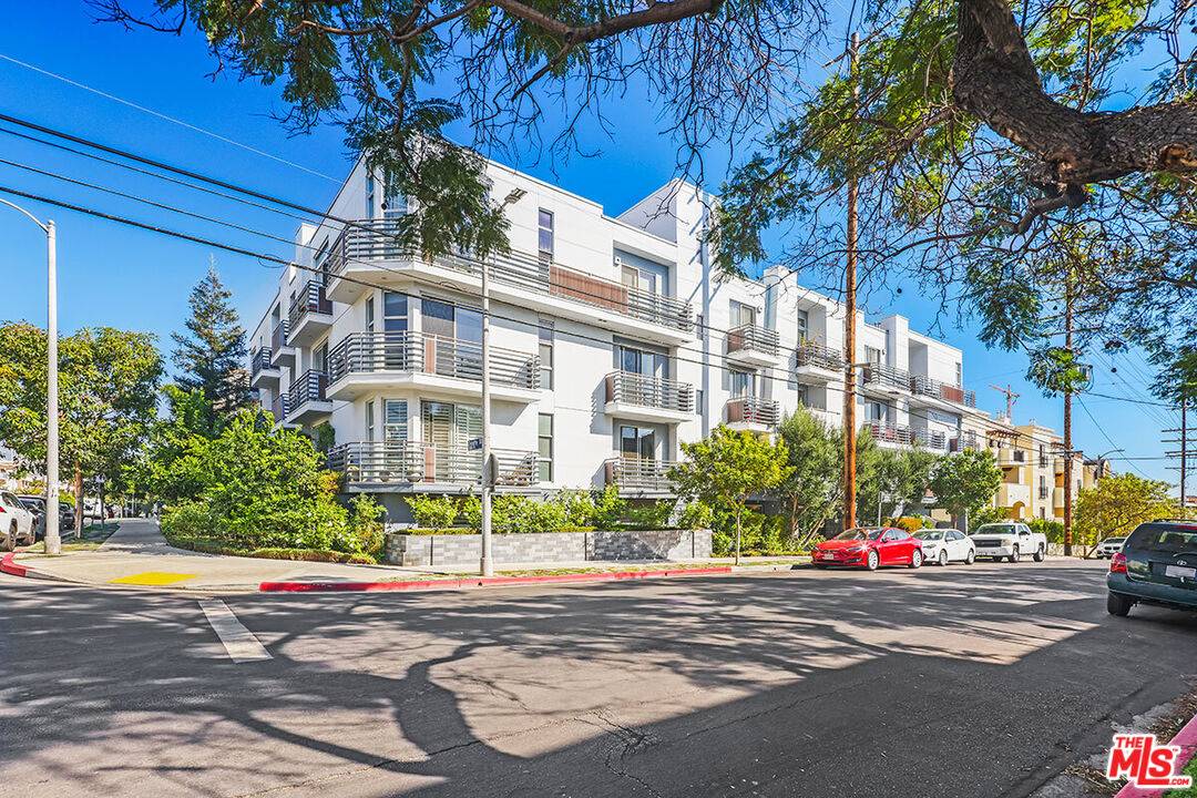 900 S Westgate Ave #201, Los Angeles, CA 90049