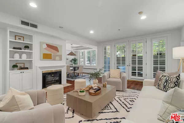 575 S Barrington Ave #112, Los Angeles, CA 90049