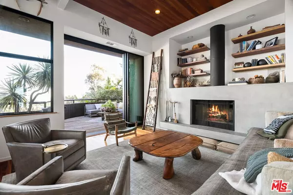 Los Angeles, CA 90049,1026 N Tigertail Rd