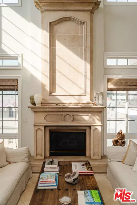 Beverly Hills, CA 90212,125 S Rexford Dr #303