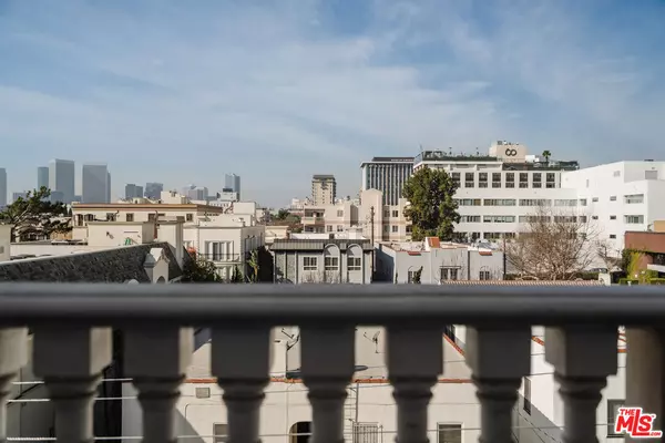 Beverly Hills, CA 90212,125 S Rexford Dr #303