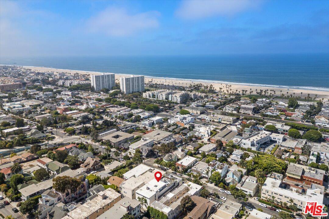 2431 3rd St #2, Santa Monica, CA 90405