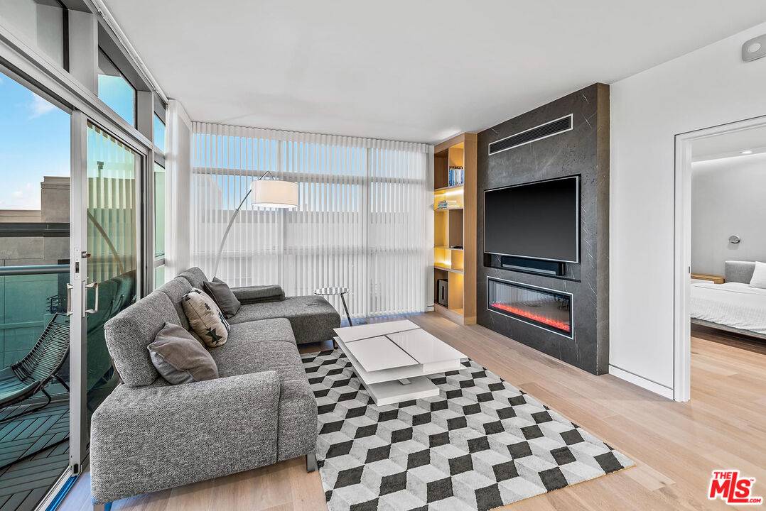 Marina Del Rey, CA 90292,13700 MARINA POINTE DR #617