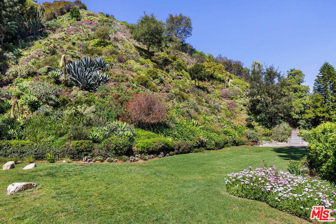 Los Angeles, CA 90077,1726 Stone Canyon Rd