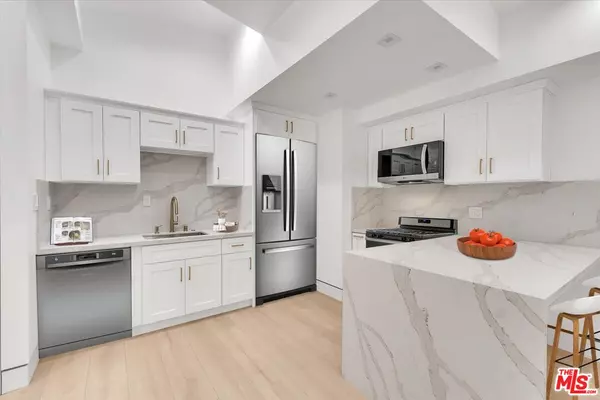 Woodland Hills, CA 91367,5561 El Canon Ave