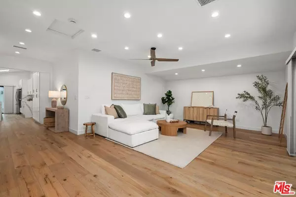 Woodland Hills, CA 91364,22126 De La Osa St