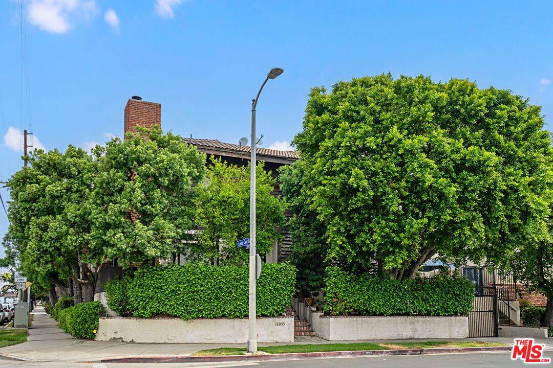 Valley Village, CA 91607,12053 Emelita St #8