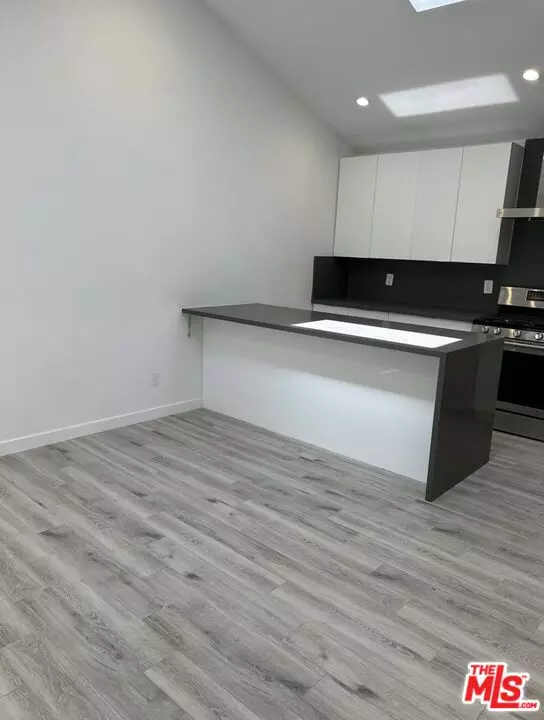 Lake Balboa, CA 91406,17139 Sherman Way