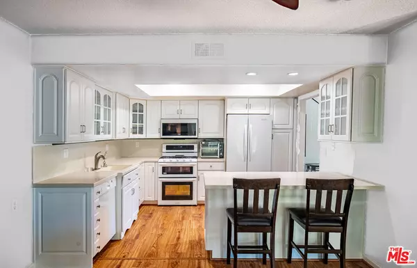 Valencia, CA 91354,27003 Rio Prado Dr