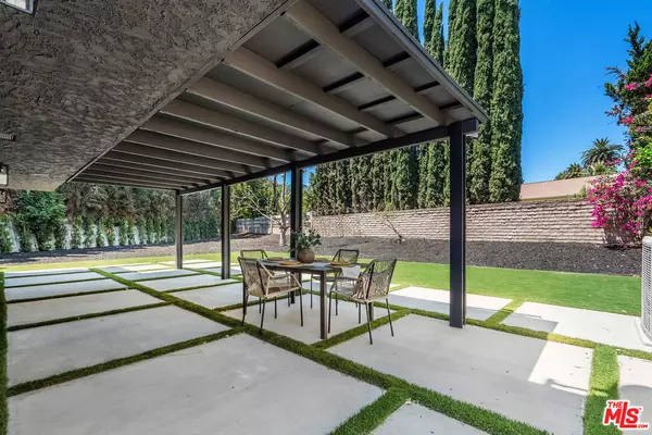 Woodland Hills, CA 91303,22357 Welby Way