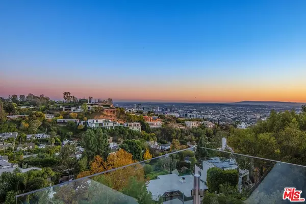 Los Angeles, CA 90069,9318 Warbler Way