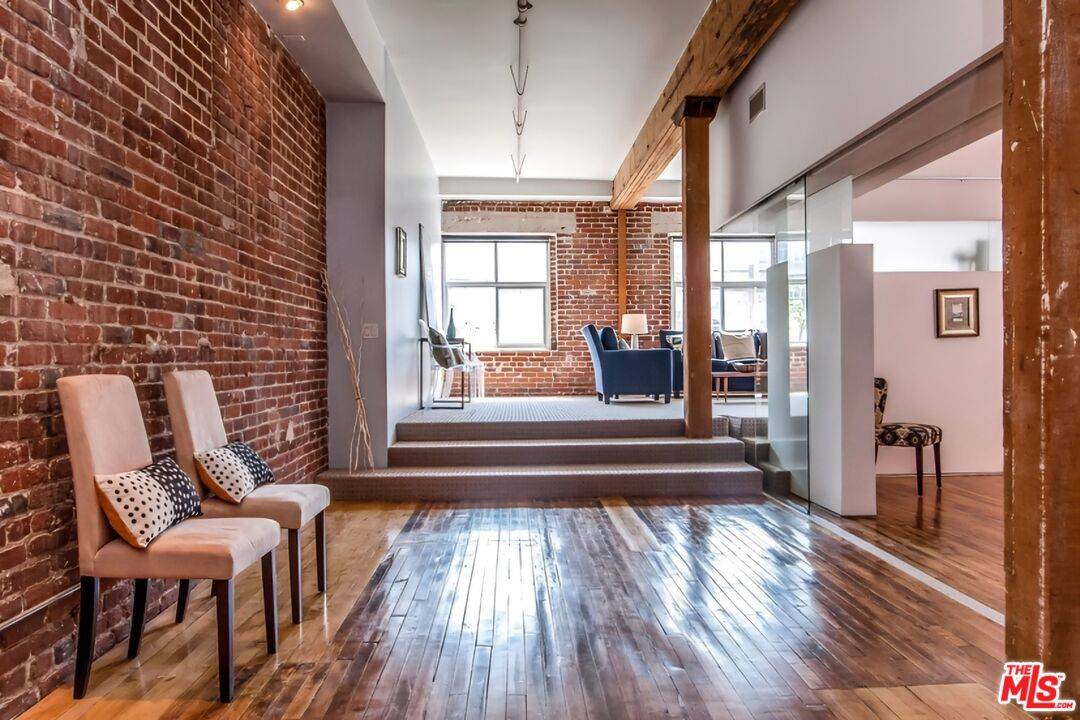 Los Angeles, CA 90013,500 Molino St #214