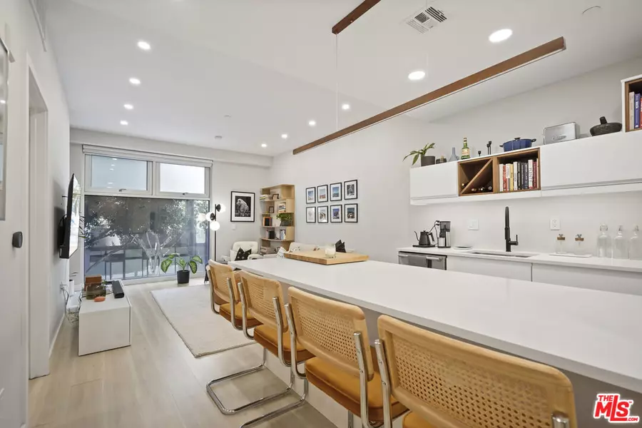 630 W 6th St #201, Los Angeles, CA 90017