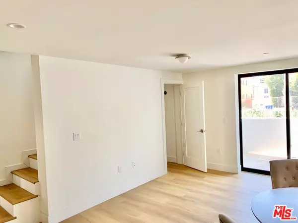 Los Angeles, CA 90025,1822 Overland Ave #101