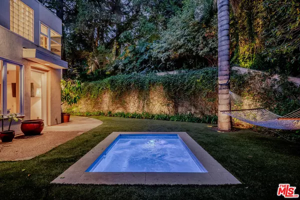 Los Angeles, CA 90046,2423 E Horse Shoe Canyon Rd