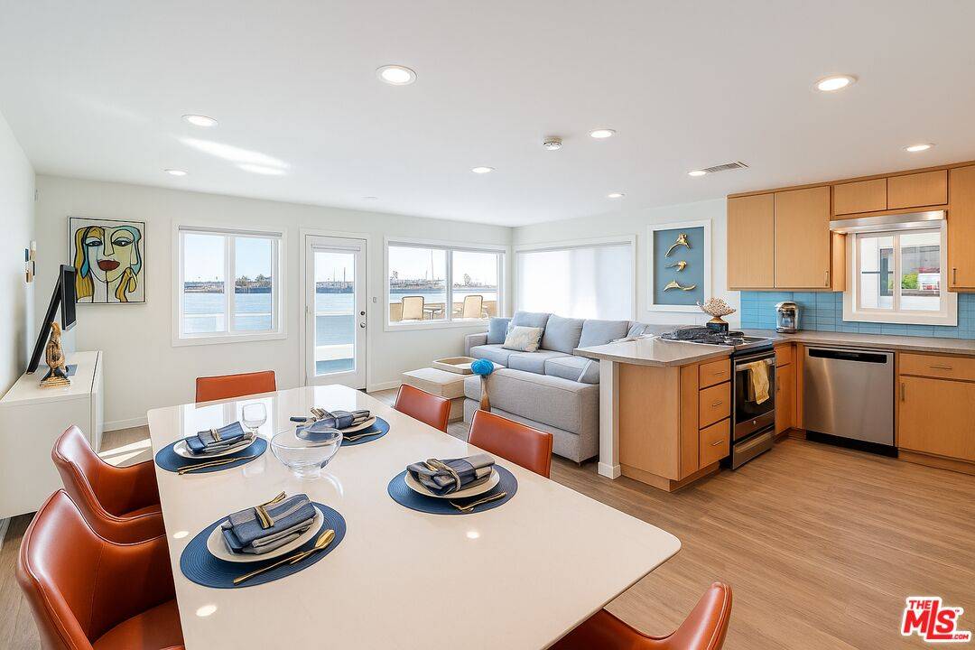 26 5th Pl, Long Beach, CA 90802