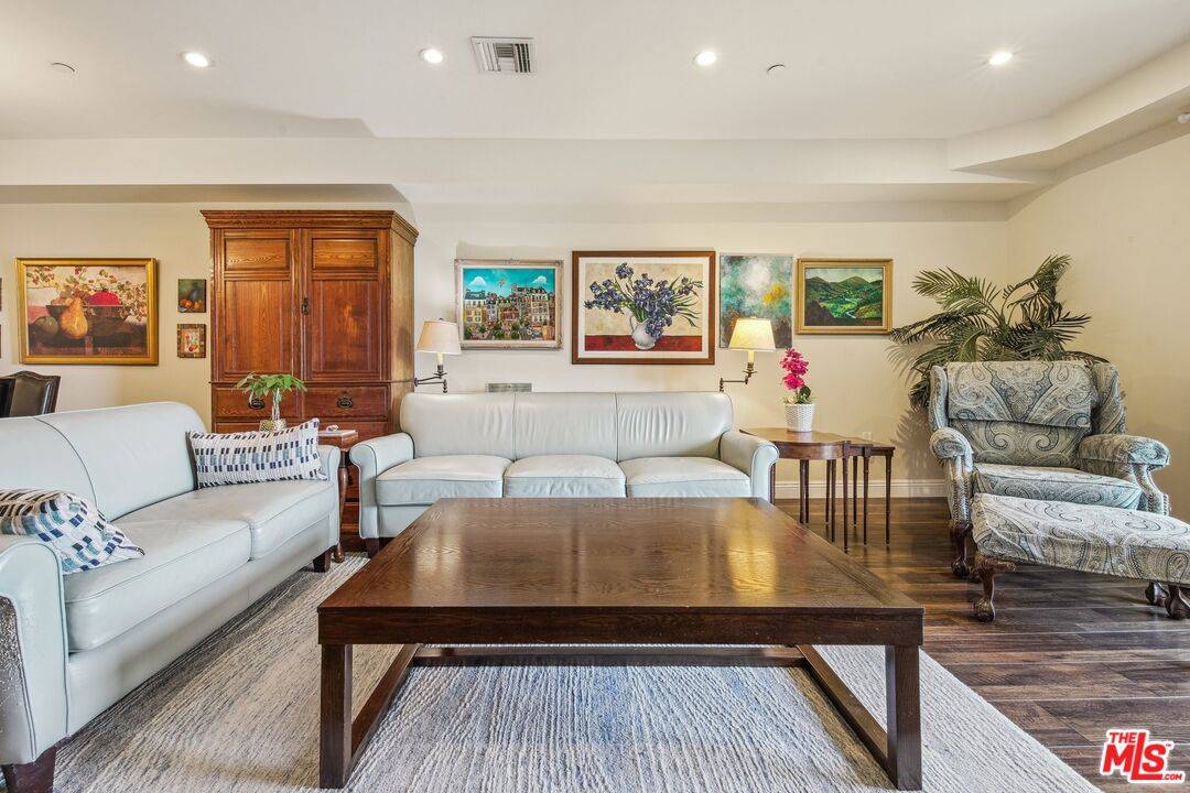 West Toluca Lake, CA 91602,11218 Camarillo St #305