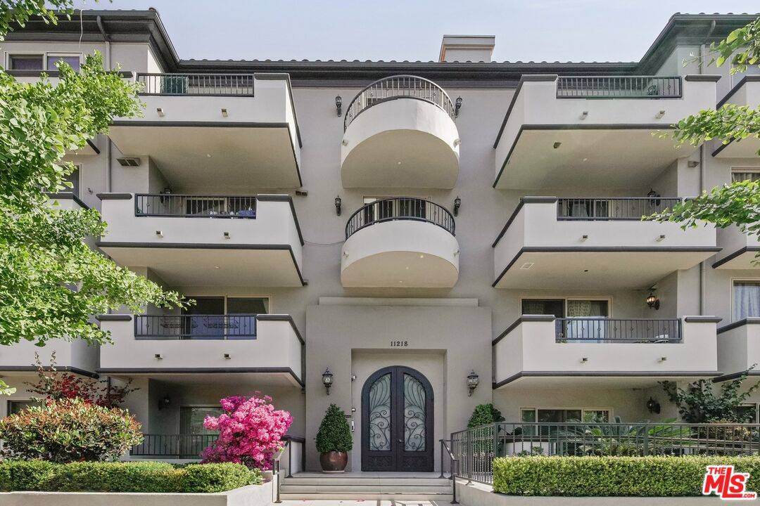 11218 Camarillo St #305, West Toluca Lake, CA 91602