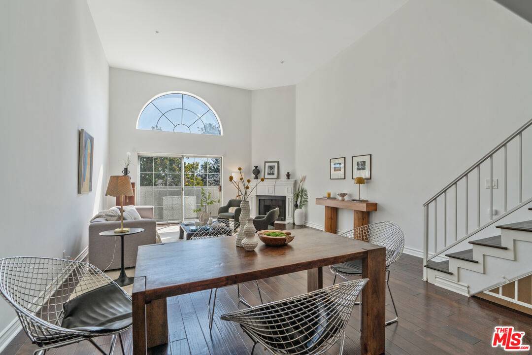 Los Angeles, CA 90034,3743 S Canfield Ave #303