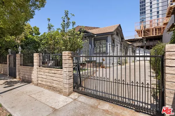 Los Angeles, CA 90028,1516 La Baig Ave
