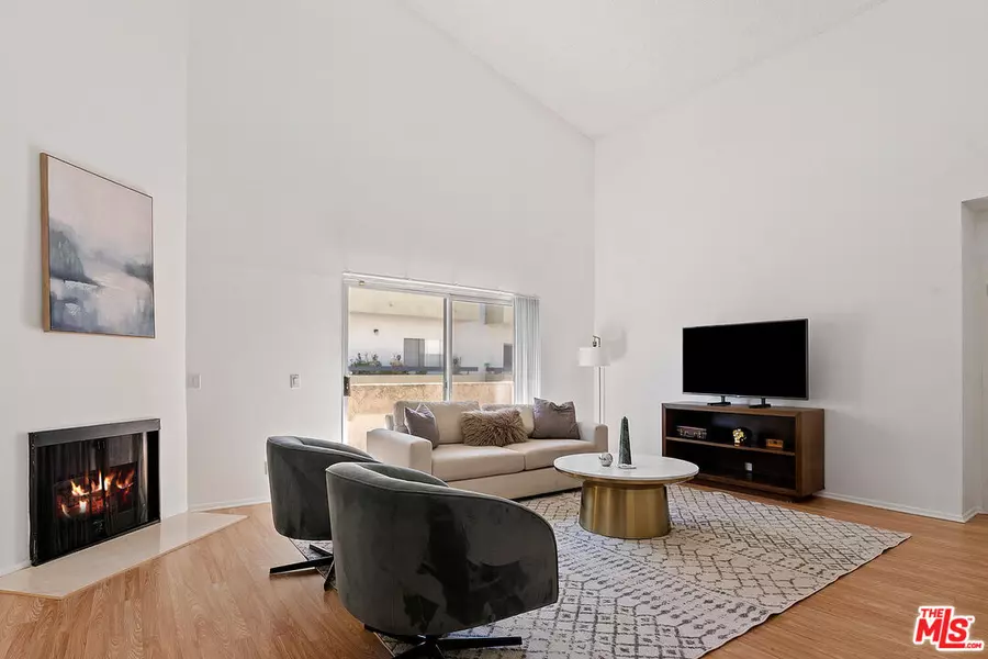 7005 Jordan Ave #215, Canoga Park, CA 91303