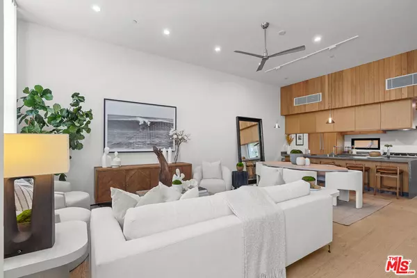 Los Angeles, CA 90066,11702 Charnock Road