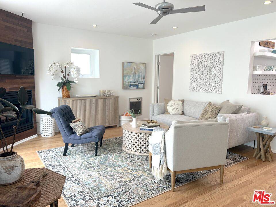Malibu, CA 90265,25366 Malibu Rd #2