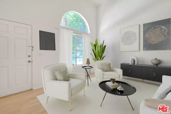 Northridge, CA 91325,8741 Darby Ave #16